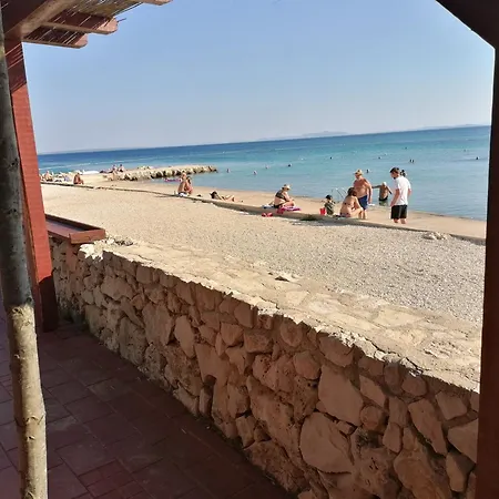 Megy Apartment Vir